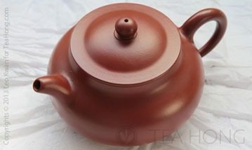 A pot made with similar clay: Da Hong Pao