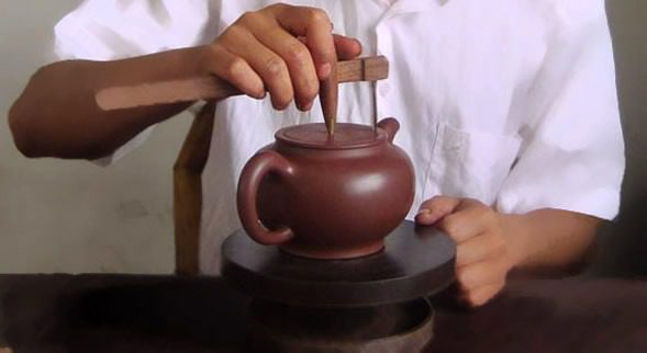 Drawing an opening on the teapot