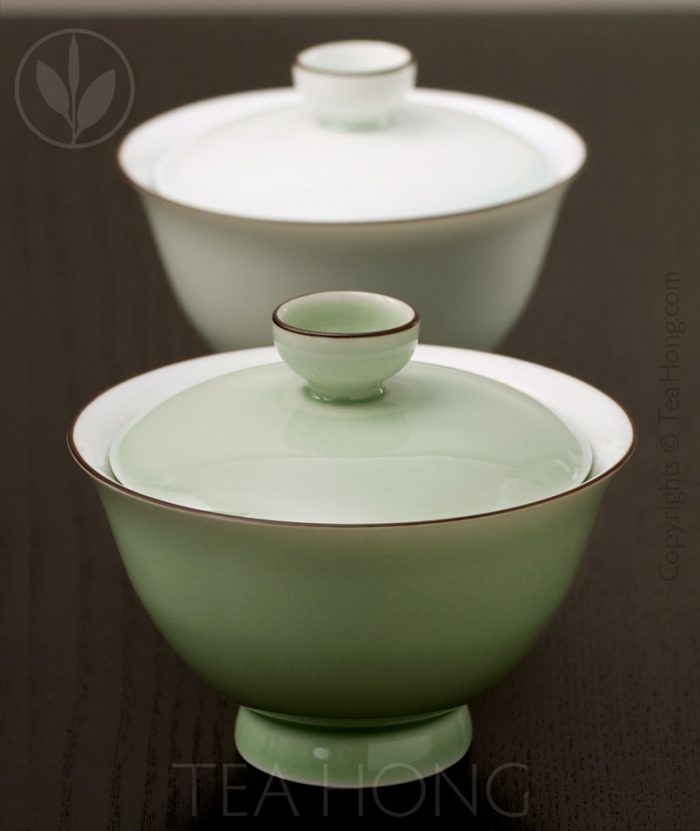 The gaiwan comes in the classic jade green colour