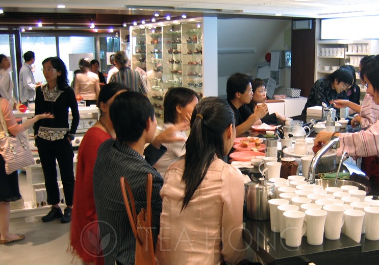 An interior scene of a tea retail space previously operated by Leo