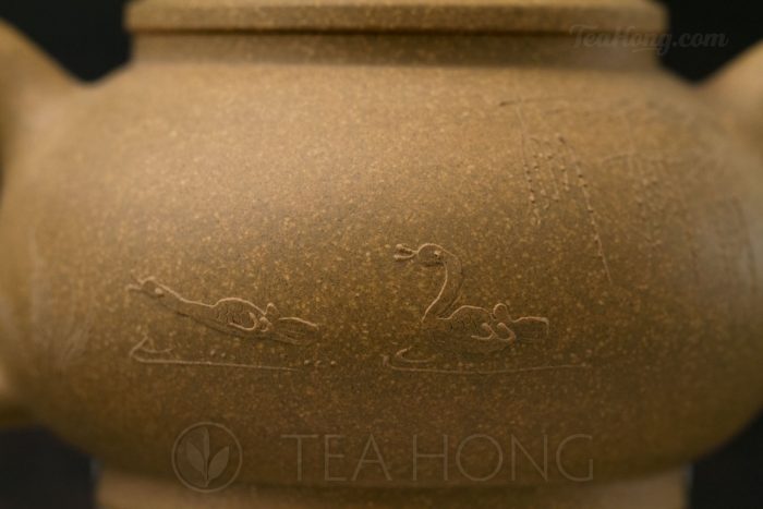 Applique of duck and willow motifs on the flat lid Pan-hu