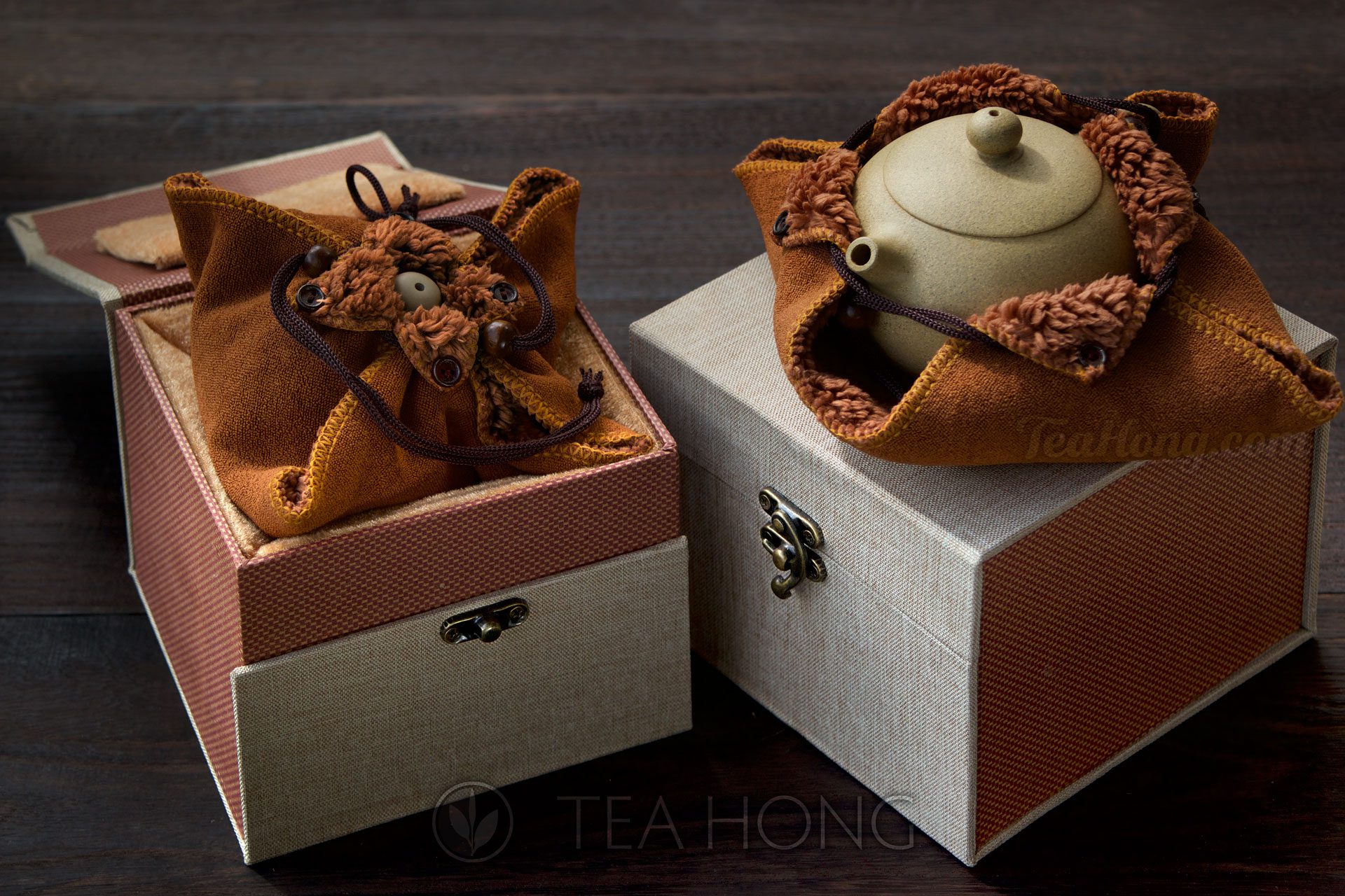 Collector box for Yea Hong's Yixing Teapots