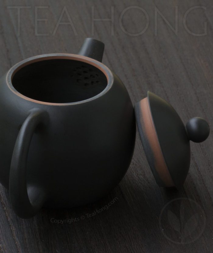 Yunnan Zitao Teapot | Yau Cheng: Dragon Egg — Black, 3 quarter back