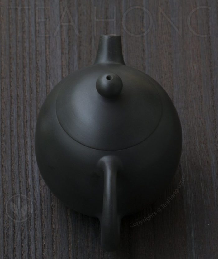 Yunnan Zitao Teapot | Yau Cheng: Dragon Egg — Black, top view