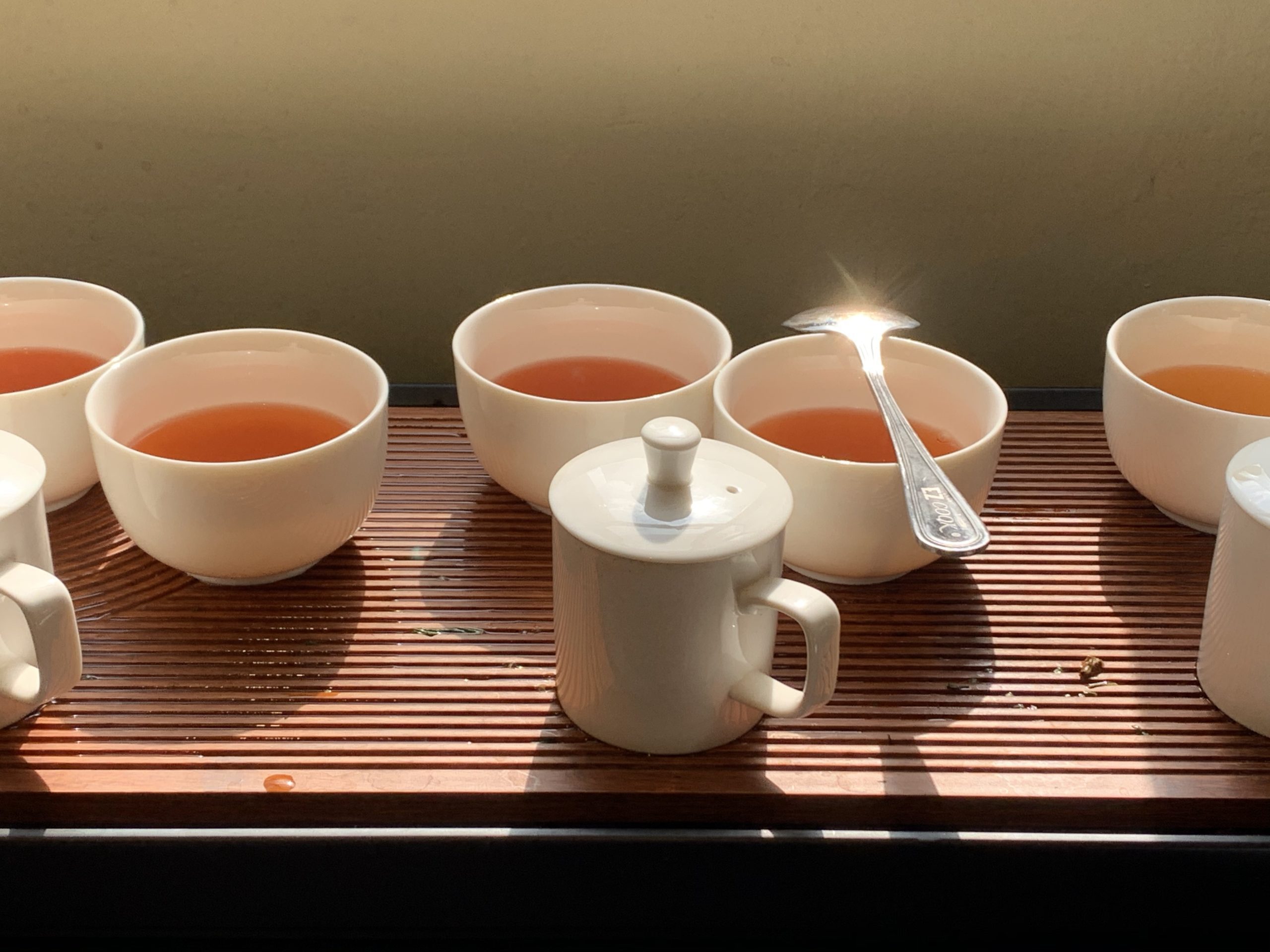 Taster's mugs and tea bowls on an infusion table