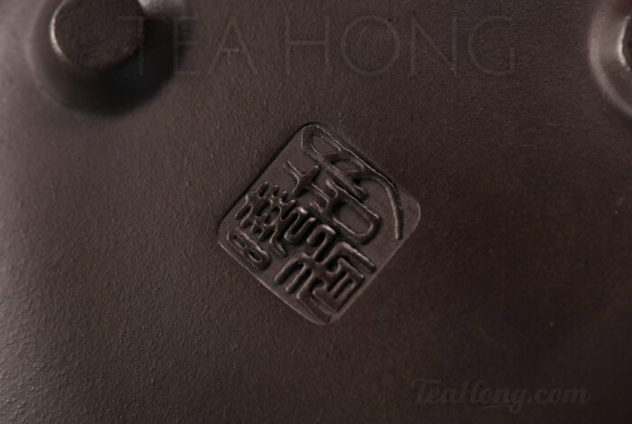 Hu Xiao Xiang: Stone Ladle Yixing teapot: artist seal