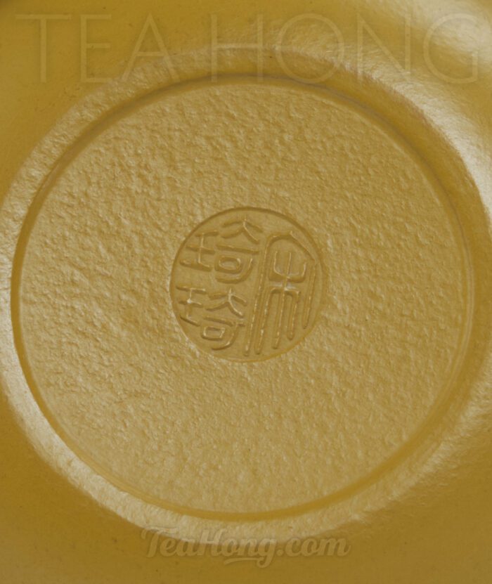 The artist seal on the Song Qi Qi teapot